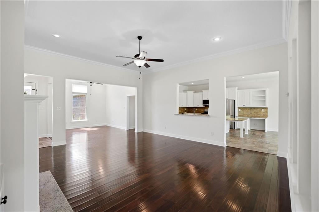 8929 GREENLEAVES Drive