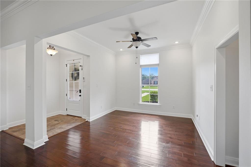 8929 GREENLEAVES Drive