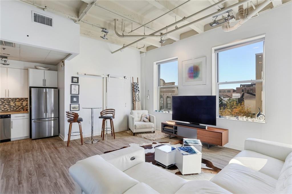 835 JULIA Street 18