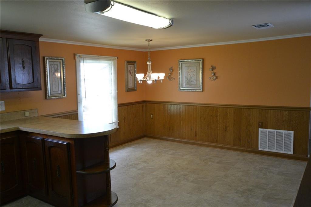 Photo 8 of 34 of 4397 HWY 306 Highway house