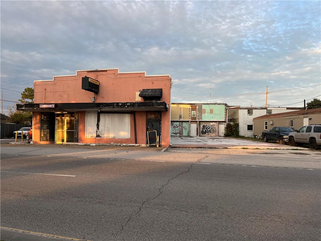135 W ST. BERNARD Highway