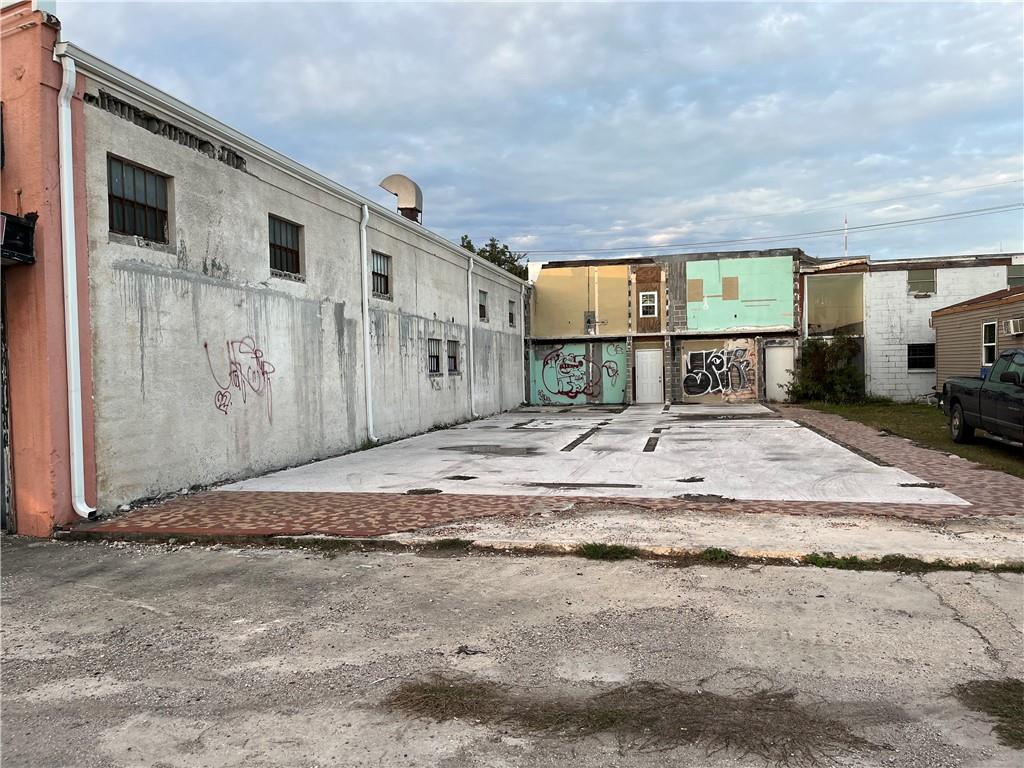 135 W ST. BERNARD Highway