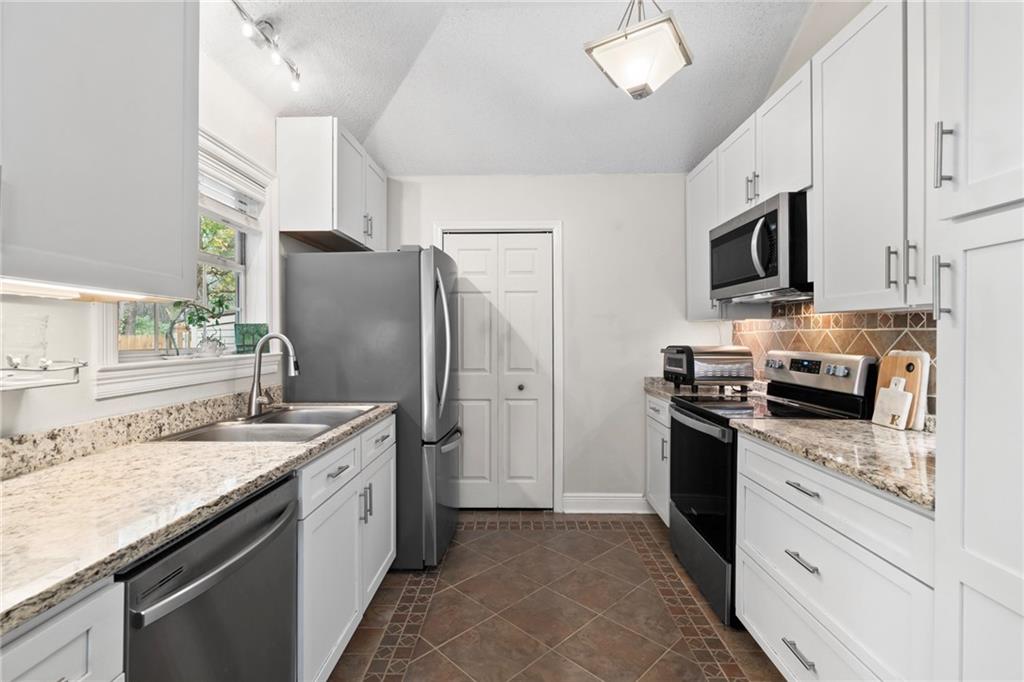 112 BEAU CHENES Drive