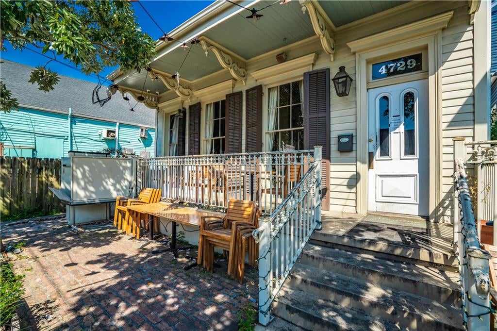 4729 MAGAZINE Street