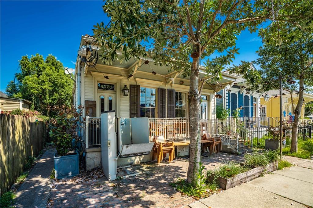 4729 MAGAZINE Street