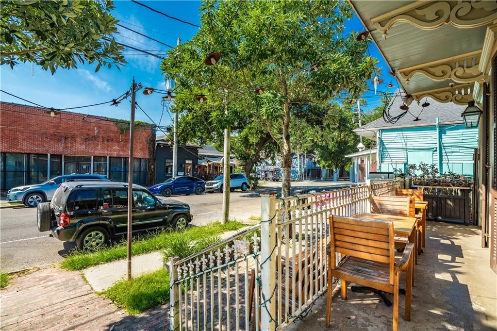 4729 MAGAZINE Street