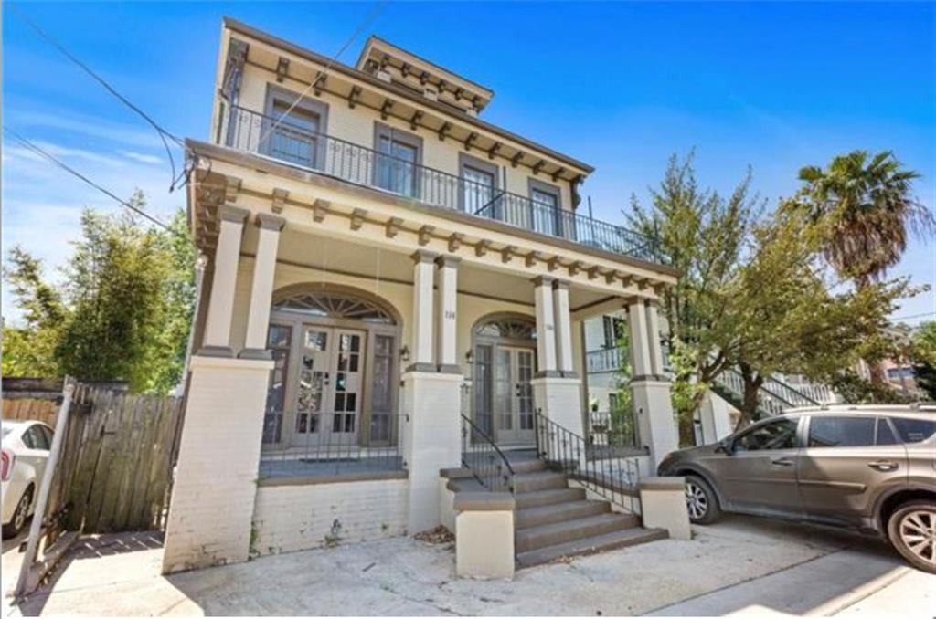 114 S HENNESSEY Street