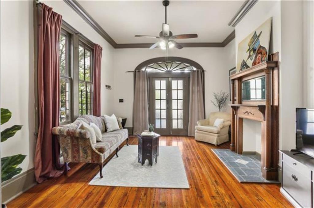 114 S HENNESSEY Street