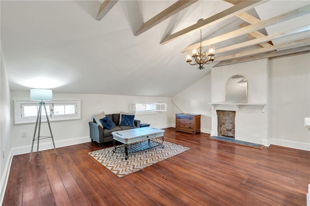 415 BURGUNDY Street 3A