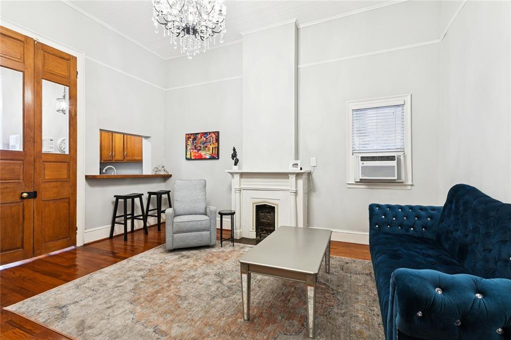 1224 BOURBON Street 2