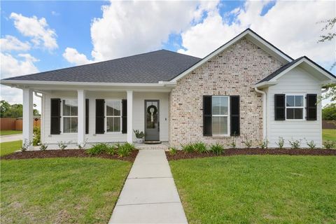 310 BELLE ORMOND Circle Destrehan LA 70047