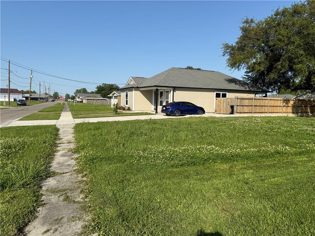 2421 MAUREEN Lane