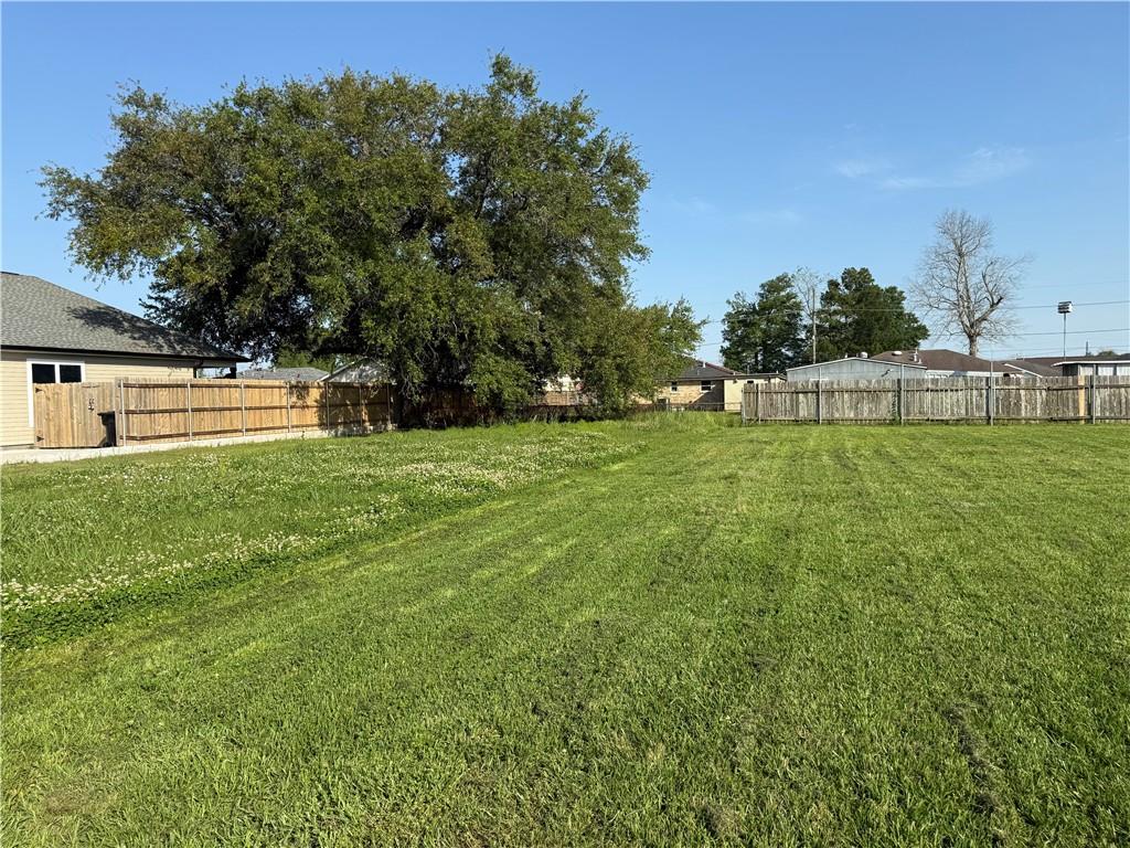 2421 MAUREEN Lane