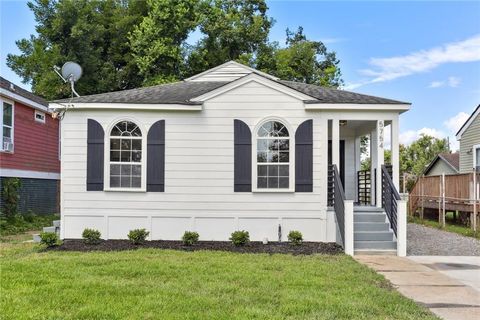 Photo of 5754 PASTEUR Boulevard, New Orleans, LA 70122 (MLS # 2554242)