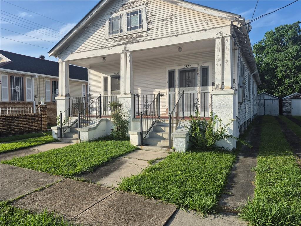 8427 29 PLUM Street