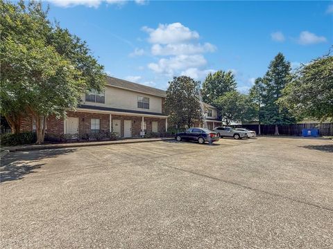 Photo of 828 MEADOW BEND Drive #H, Baton Rouge, LA 70820 (MLS # 2561313)