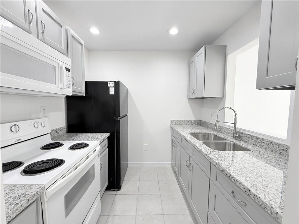 2525 RIVERLAND Drive