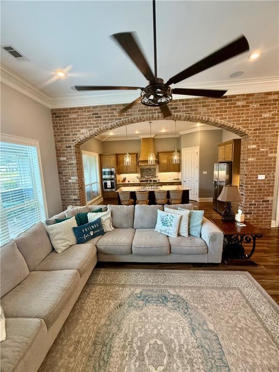 1513 PERIWINKLE Court