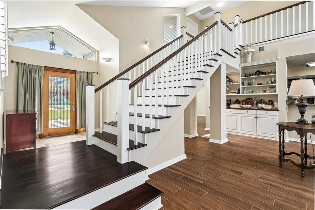 20 FAIRWAY VIEW Drive