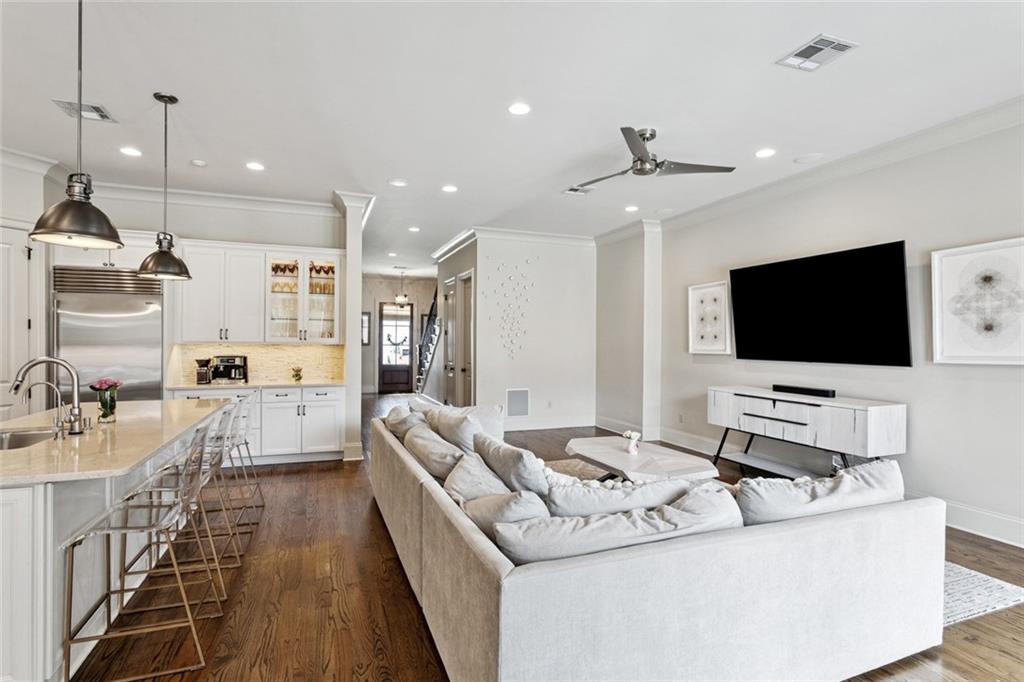 111 ROSEWOOD Drive