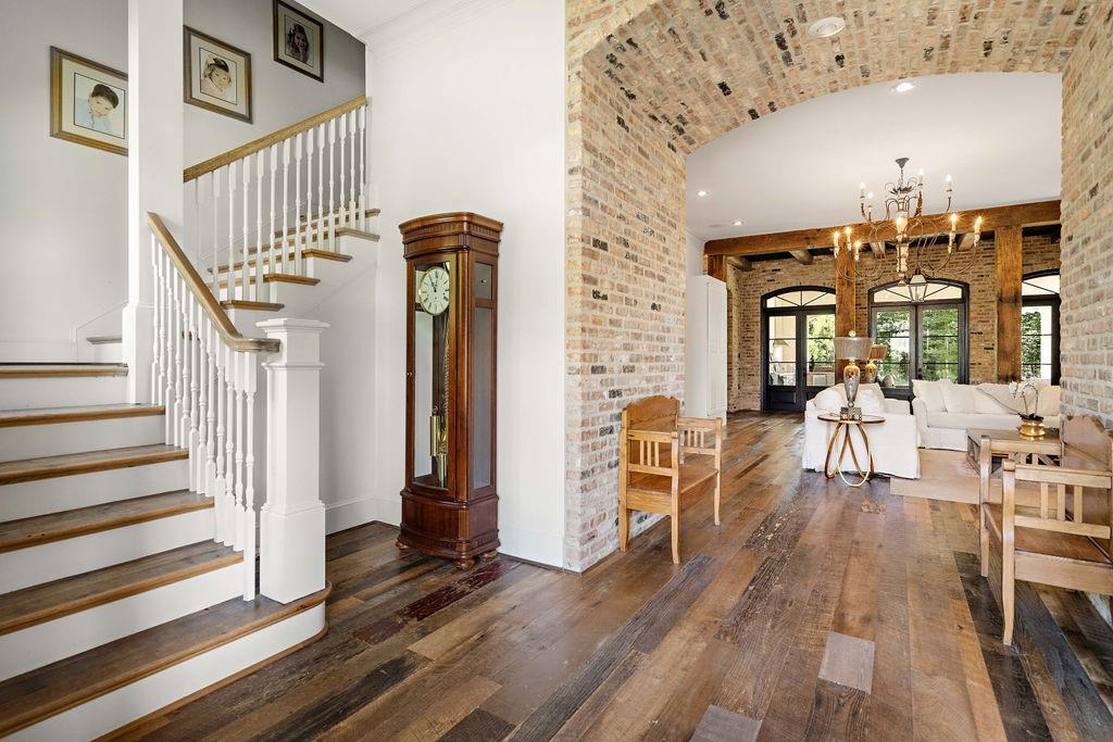 26 HUMMINGBIRD Road
