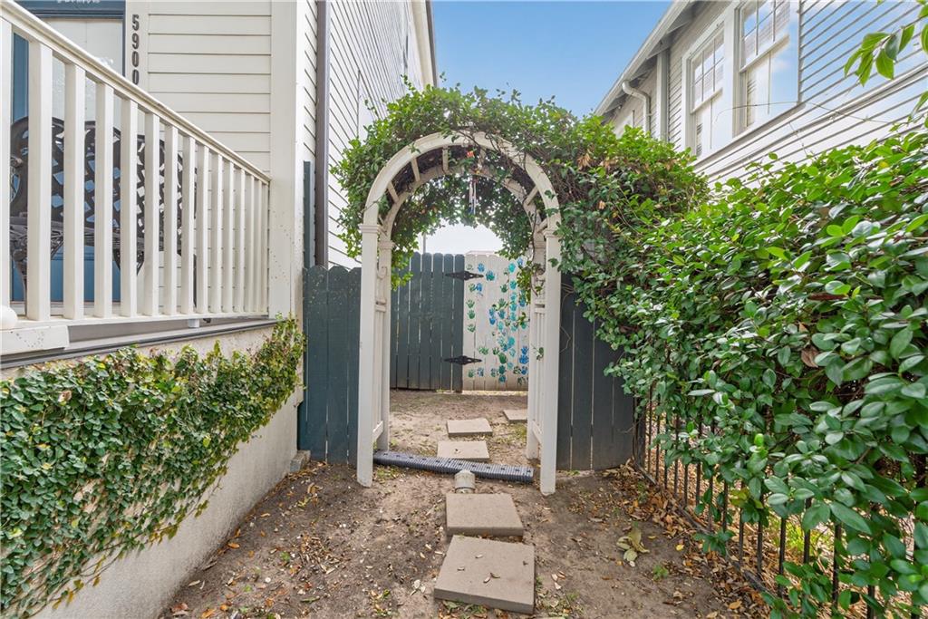 5900 TCHOUPITOULAS Street