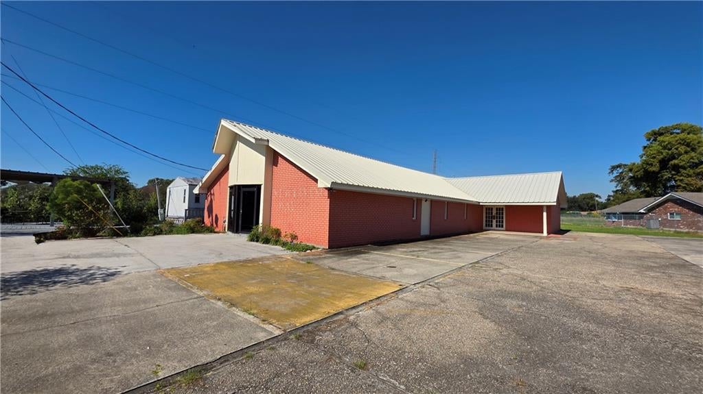 202 WOODLAND Highway