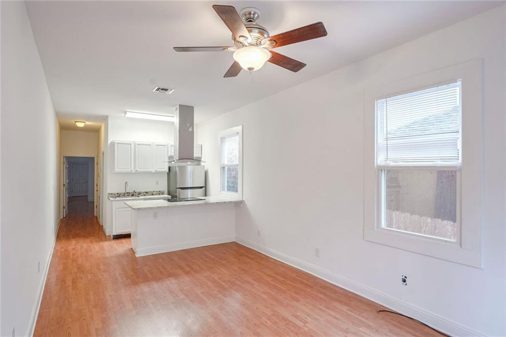 New Orleans, Louisiana 70130, United States, 2 Bedrooms Bedrooms, ,1 BathroomBathrooms,Residential,Pending,33904