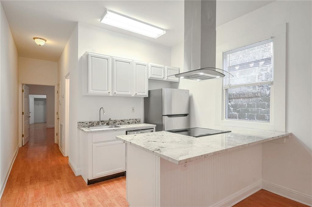 New Orleans, Louisiana 70130, United States, 2 Bedrooms Bedrooms, ,1 BathroomBathrooms,Residential,Pending,33904