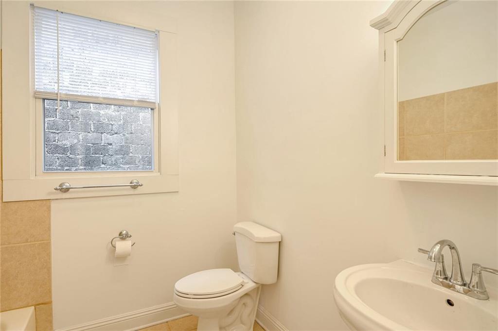 New Orleans, Louisiana 70130, United States, 2 Bedrooms Bedrooms, ,1 BathroomBathrooms,Residential,Pending,33904
