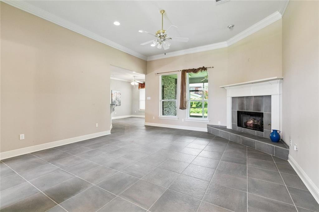 9000 CHRETIEN POINT Place