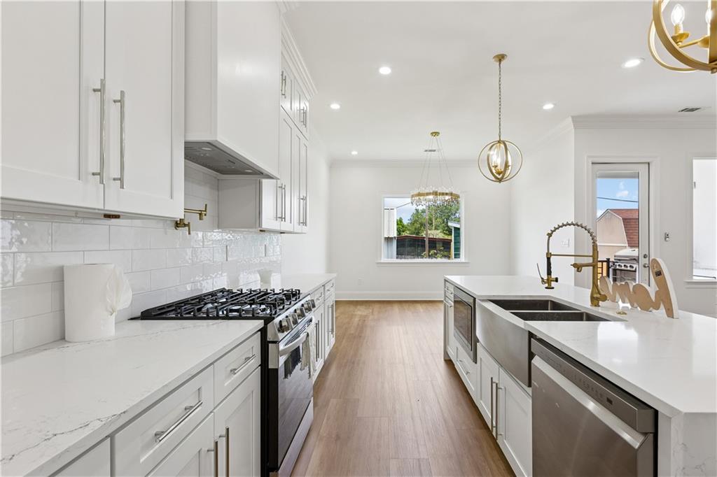 5833 AERO Street