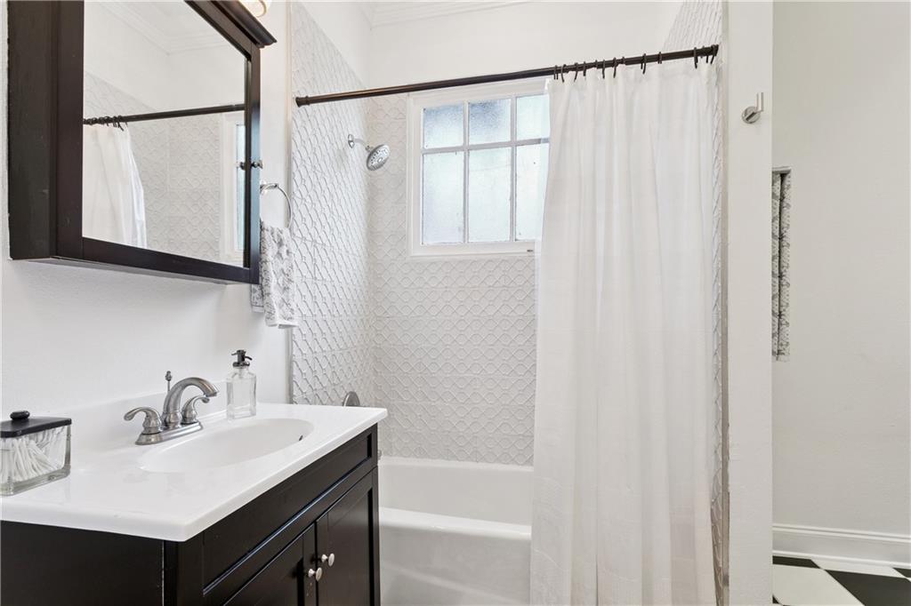 New Orleans, Louisiana 70124, United States, 3 Bedrooms Bedrooms, ,2 BathroomsBathrooms,Residential,Active,159323