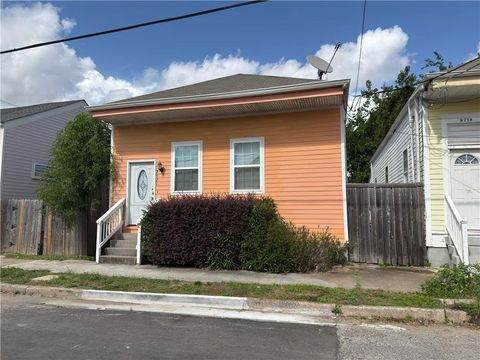 Photo of 2721 2ND Street, New Orleans, LA 70113 (MLS # 2554873)