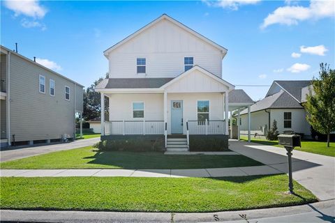 5 LEEWARD Court New Orleans LA 70131