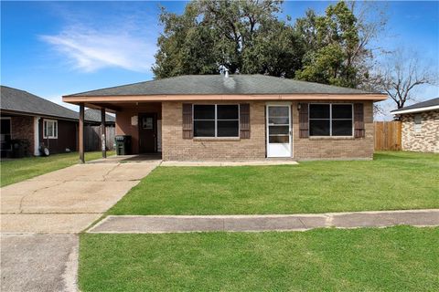 Photo of 8 KINGSRIDGE Loop, Houma, LA 70363 (MLS # 2545263)