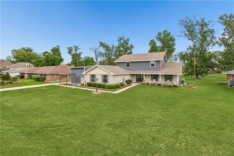 15 W LEVERT Drive Luling LA 70070