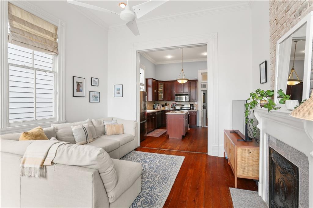 1424 26 MELPOMENE Street