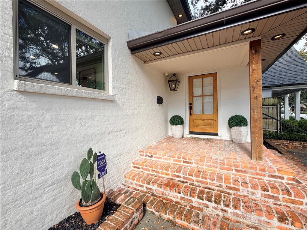 606 BROCKENBRAUGH Court