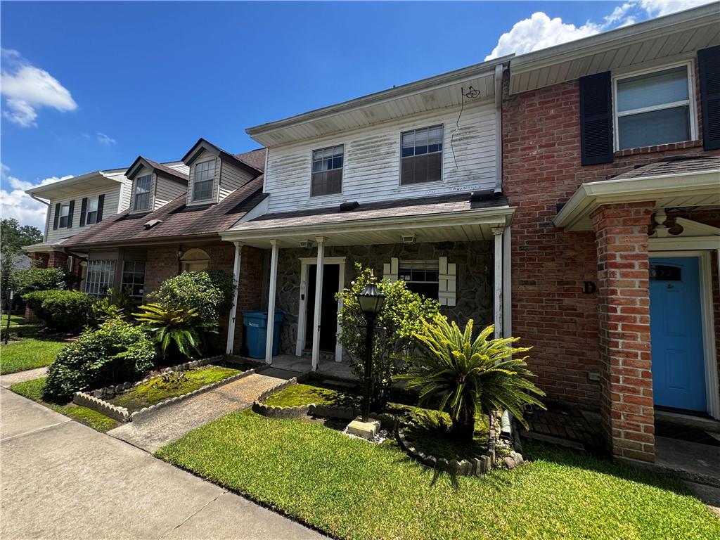 27 BRANDON HALL Drive