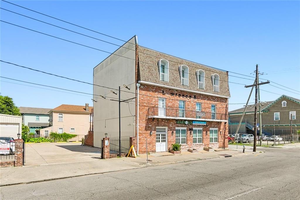 301-303 S BROAD Street