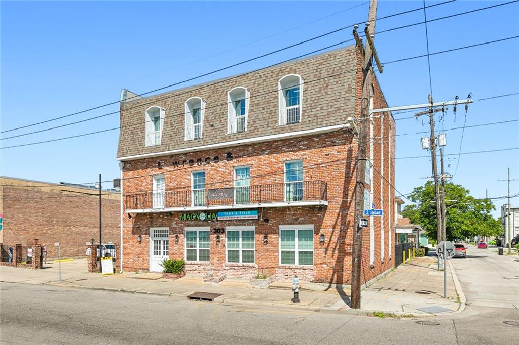 301-303 S BROAD Street