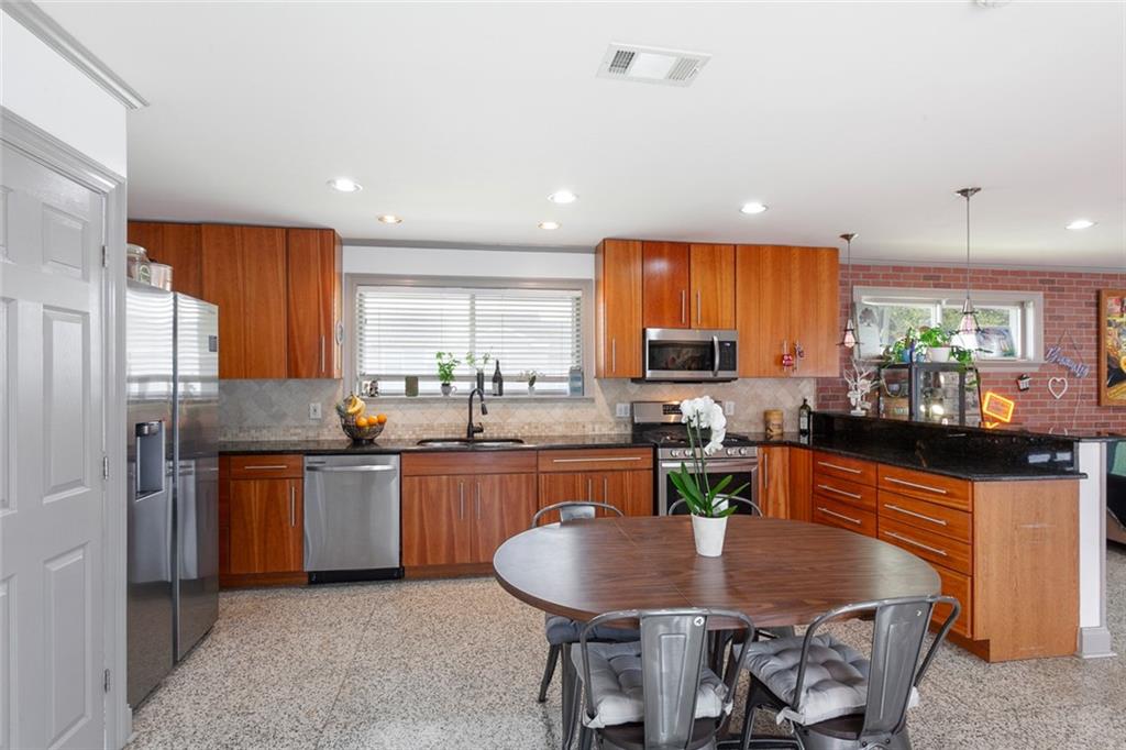 New Orleans, Louisiana 70122, United States, 3 Bedrooms Bedrooms, ,3 BathroomsBathrooms,Residential,Active,32063