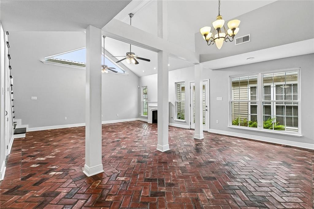 45 E CHALMETTE Circle
