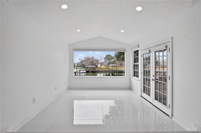 500 MARINA Drive
