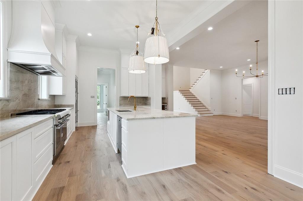 Mandeville, Louisiana 70471, United States, 5 Bedrooms Bedrooms, ,6 BathroomsBathrooms,Residential,Pending,97175