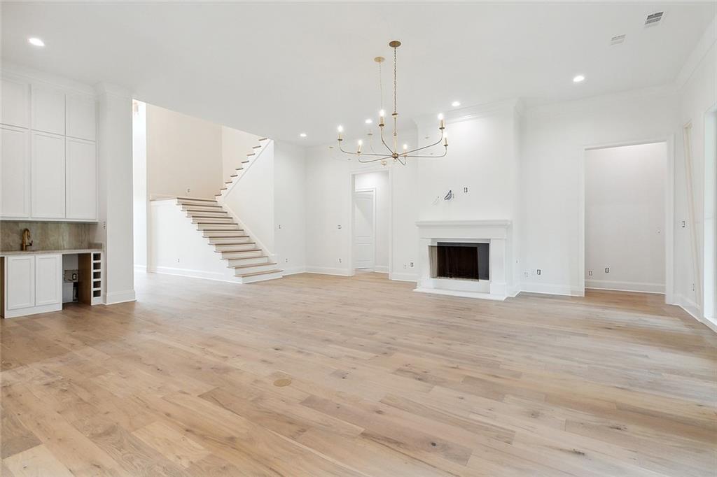 Mandeville, Louisiana 70471, United States, 5 Bedrooms Bedrooms, ,6 BathroomsBathrooms,Residential,Pending,97175