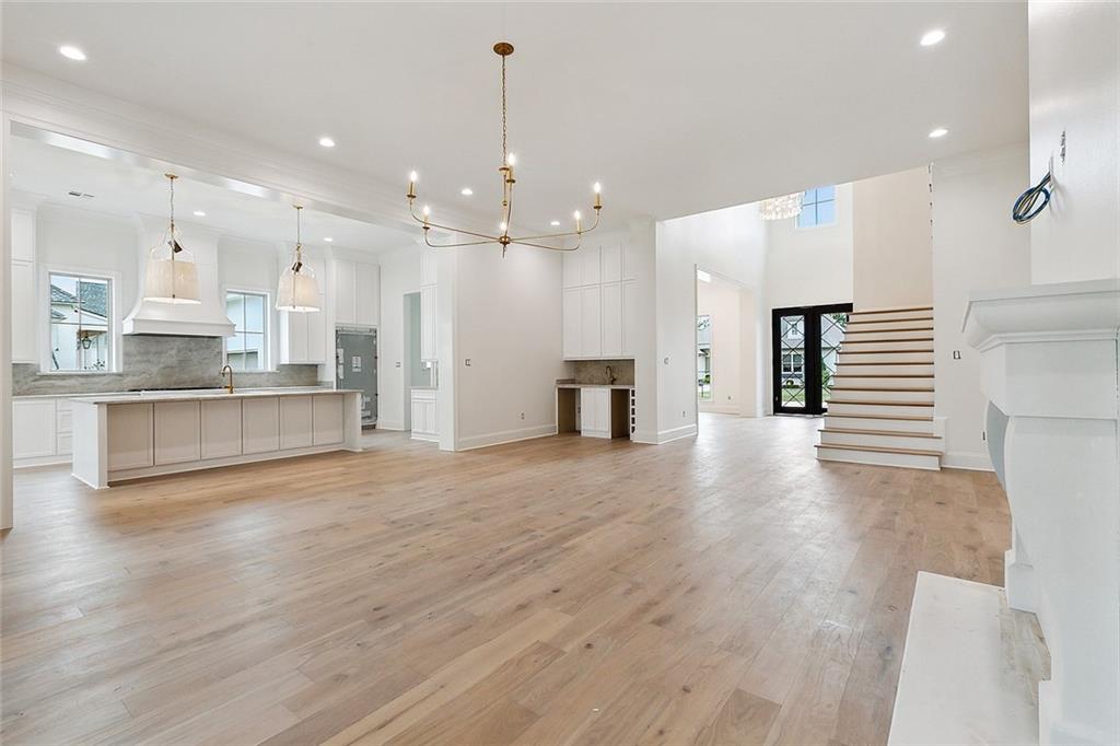 Mandeville, Louisiana 70471, United States, 5 Bedrooms Bedrooms, ,6 BathroomsBathrooms,Residential,Pending,97175