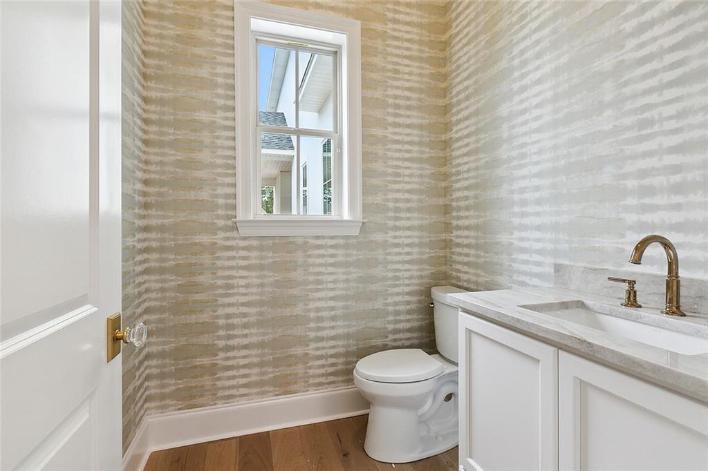 Mandeville, Louisiana 70471, United States, 5 Bedrooms Bedrooms, ,6 BathroomsBathrooms,Residential,Pending,97175