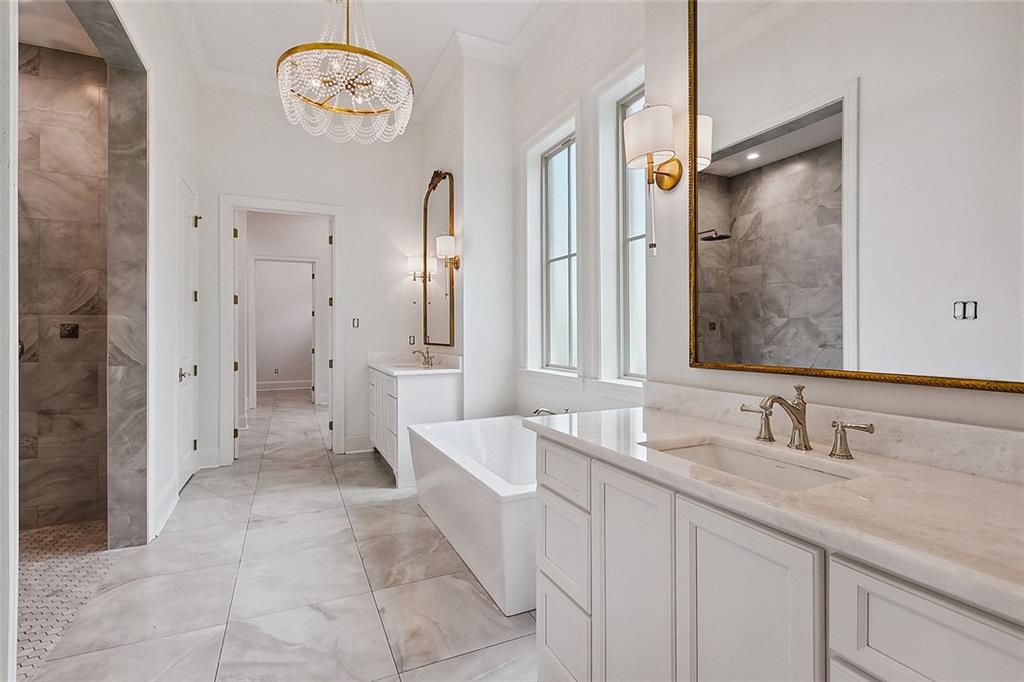 Mandeville, Louisiana 70471, United States, 5 Bedrooms Bedrooms, ,6 BathroomsBathrooms,Residential,Pending,97175